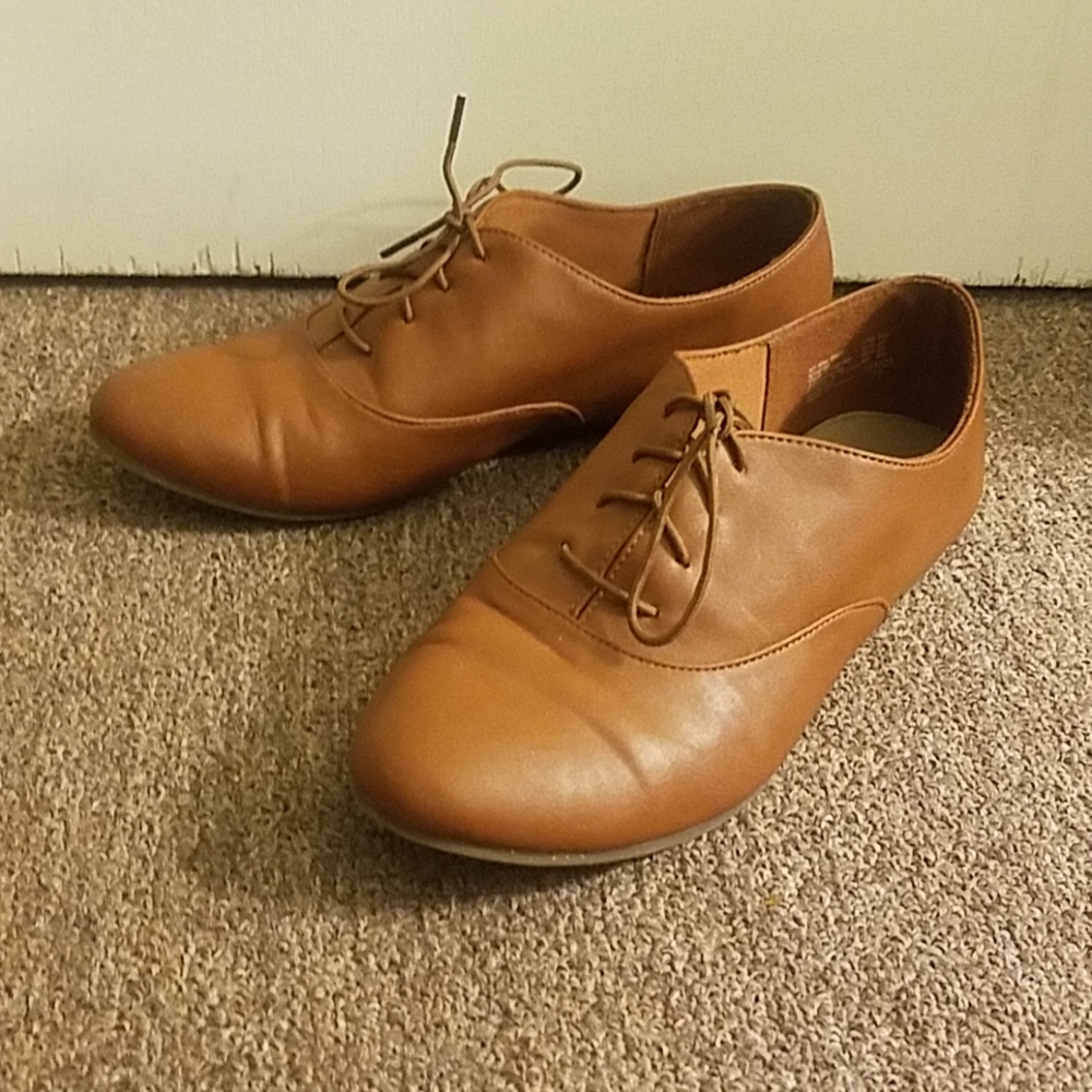 Brown shoes.